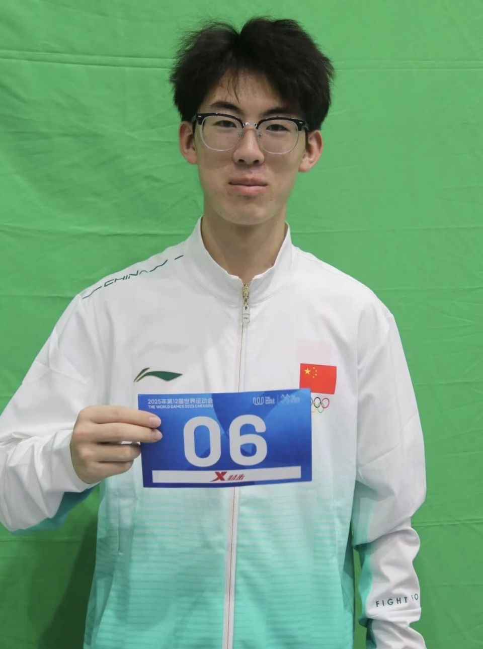 ax, 之一, 右一为王宇
