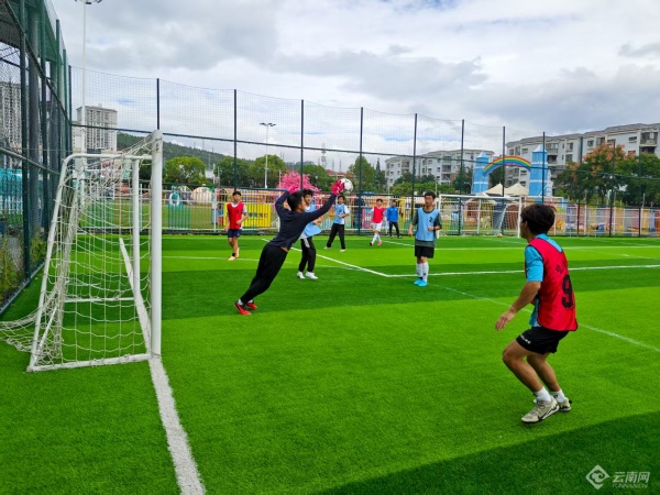 足球的热爱, 以体育促进 足球的热爱, 以体育促进