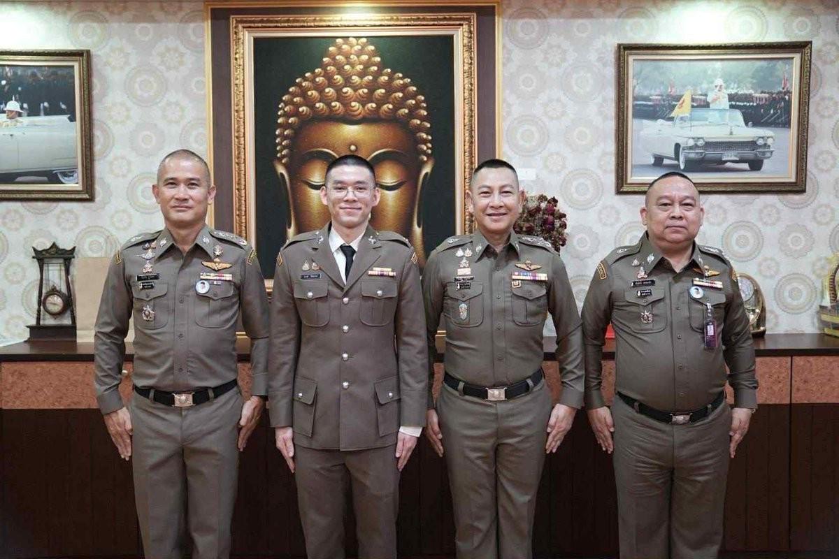 据外媒报道, 机构赢得荣, 成为一名警 据外媒报道, 机构赢得荣, 成为一名警