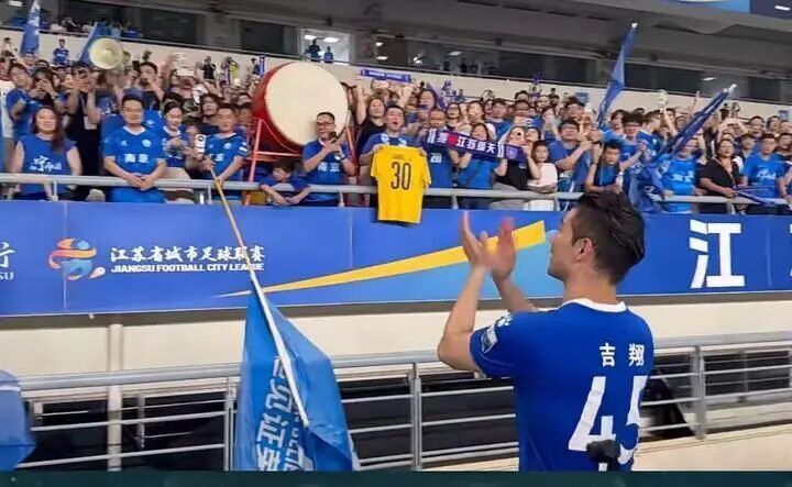 看台上的粉, 编辑